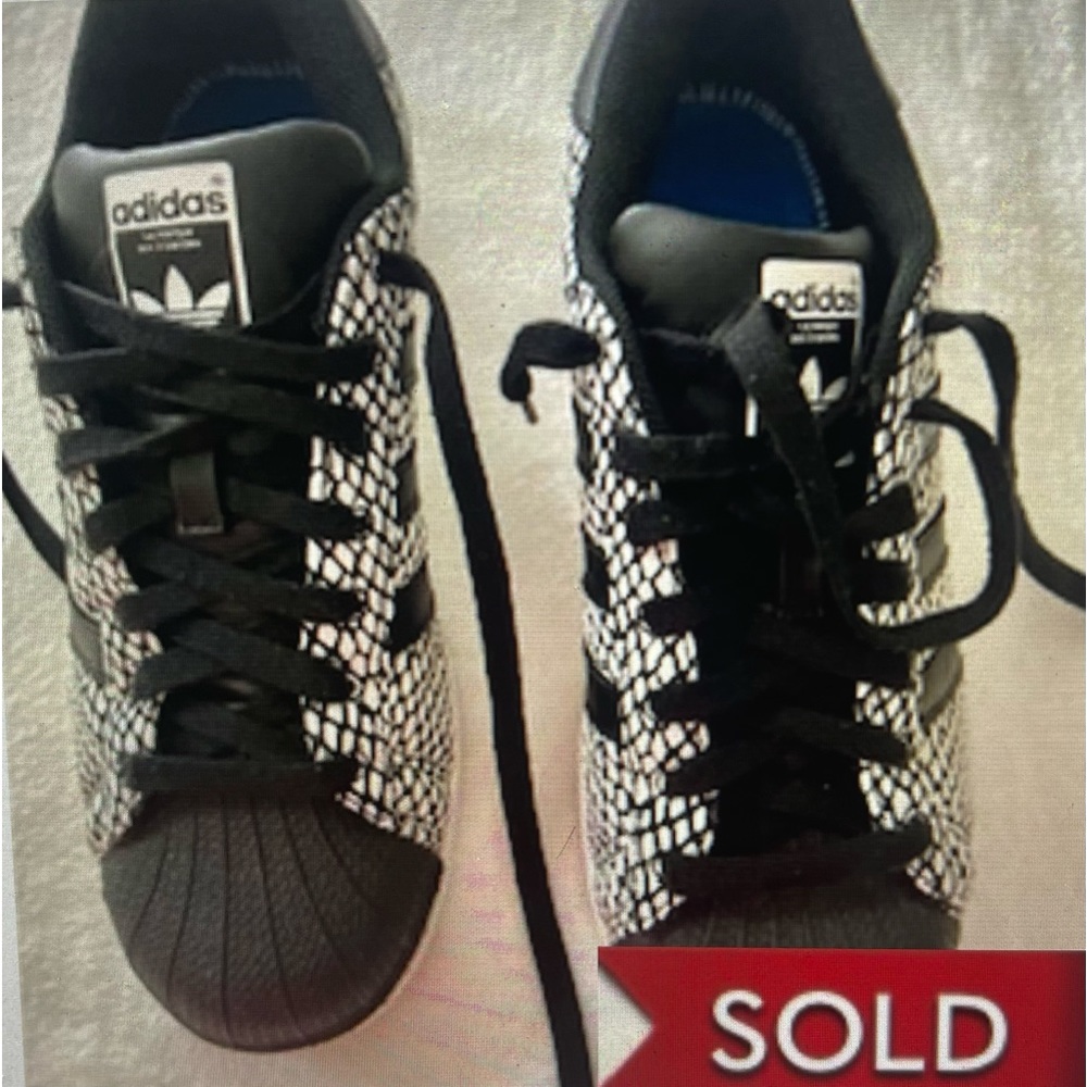 RARE! Adidas black & White print SuperStars with black shell toes-Women’s Sz &.5